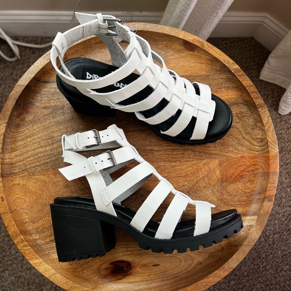 Dirty laundry Fun stuff Chunky strappy heel size 8.5 white black 90s style - Picture 3 of 9